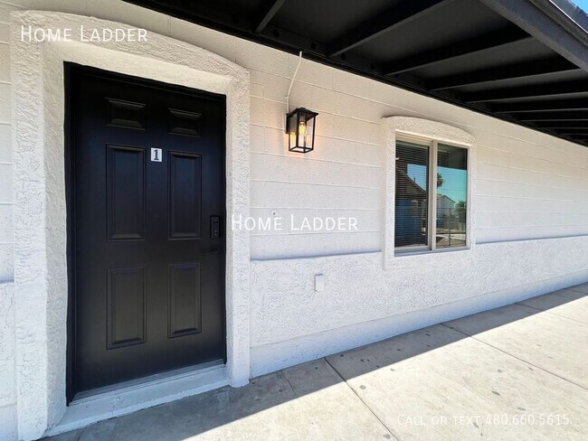 Primary Photo - 1124 E Polk St