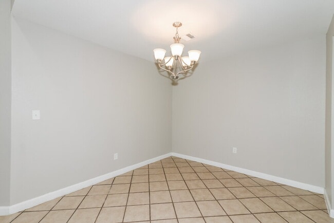 Building Photo - 2631 Dawn Star Dr