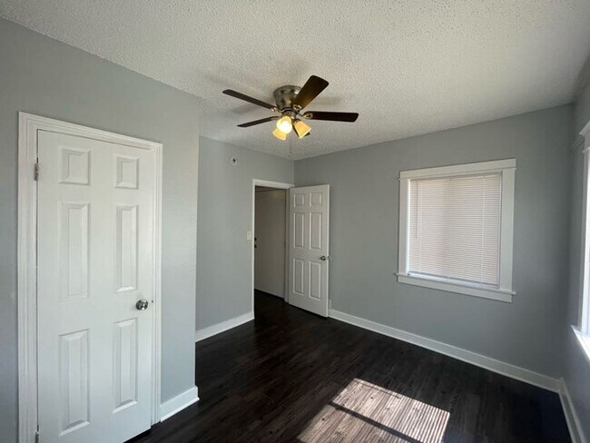 Building Photo - LINDEN 2470