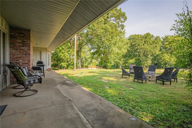 Building Photo - 107 NW Winfield Ln