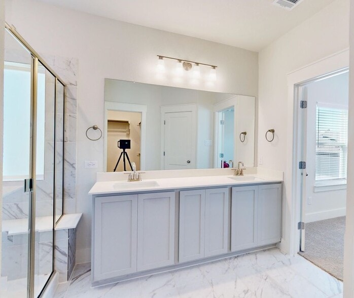 Building Photo - 833 Concan Dr