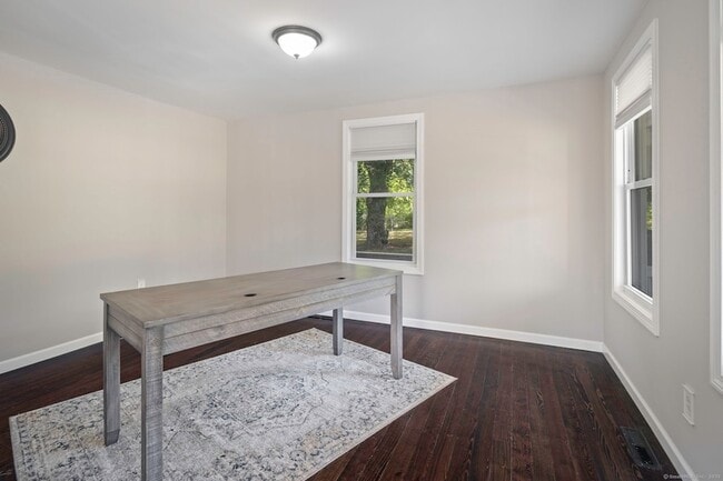 Building Photo - 884 Highland Ave