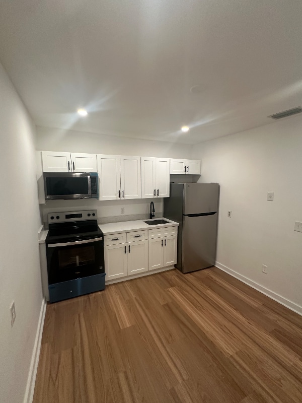 Building Photo - 731 SW 8th Ave