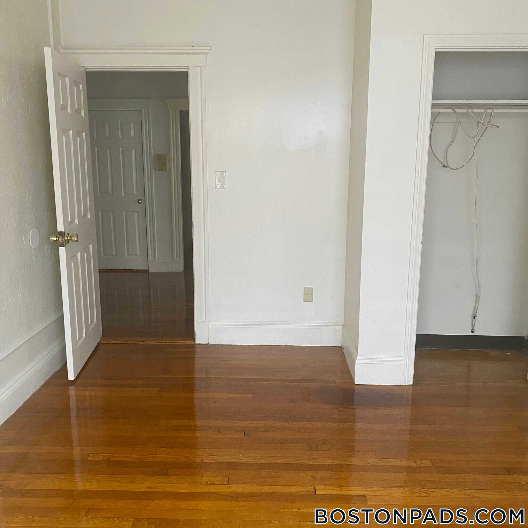 Building Photo - 19 Mora St