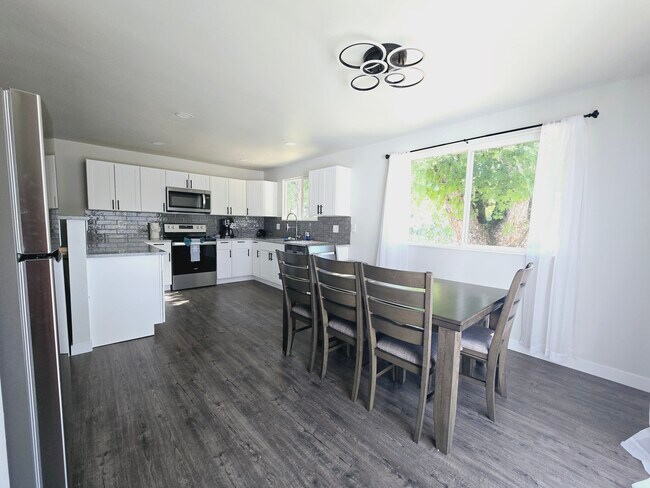 Building Photo - 8570 Harvard Park Dr