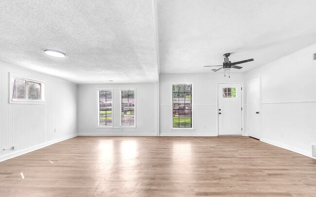 Building Photo - 2919 Normandy Dr