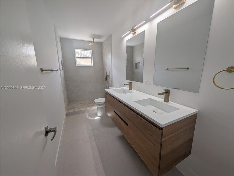 Building Photo - 2143 Hacienda Ter