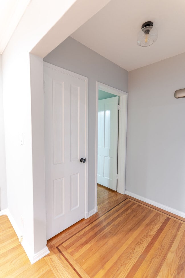 Building Photo - 640 E Valencia Ave