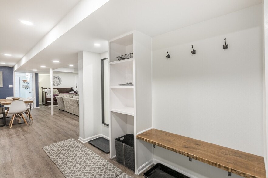 Building Photo - 226 S Hoyne Ave