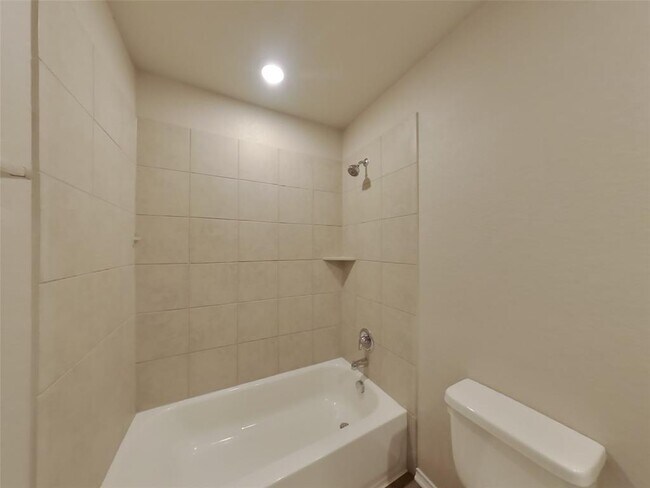 Building Photo - 5104 Saddle Clb Dr