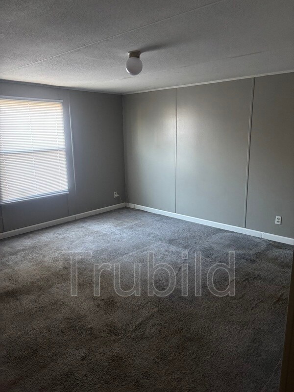 Building Photo - 89 Somerset Dr