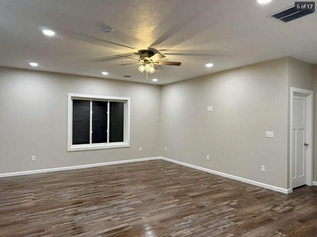 Building Photo - 1120/1122 Carl Rd