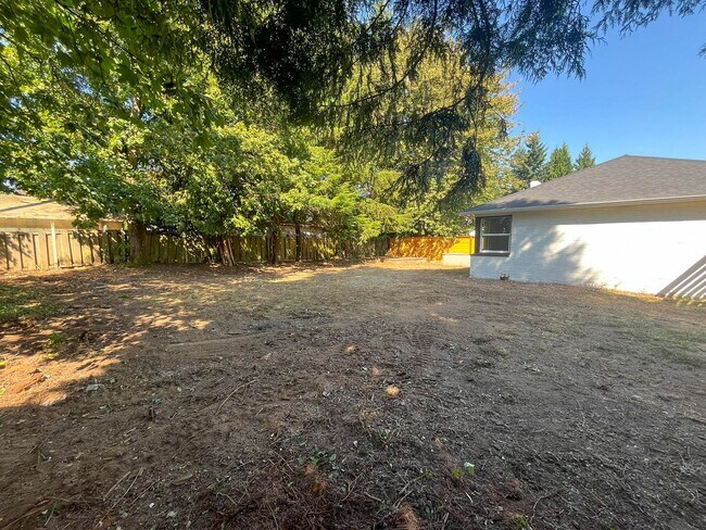 Building Photo - Charming NE Portland Apartment Near Parks, Shops & Transit