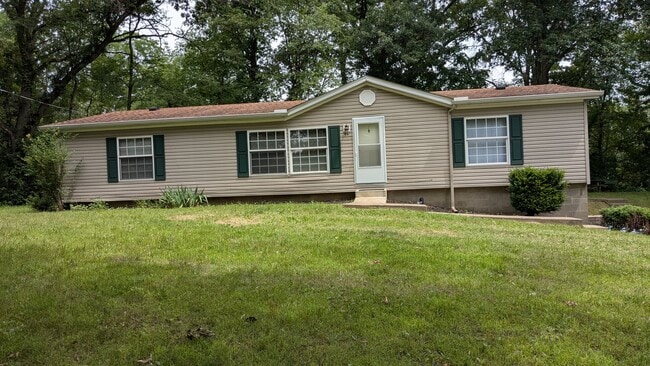 Primary Photo - Newly renovated gem located at Earl Lake i...