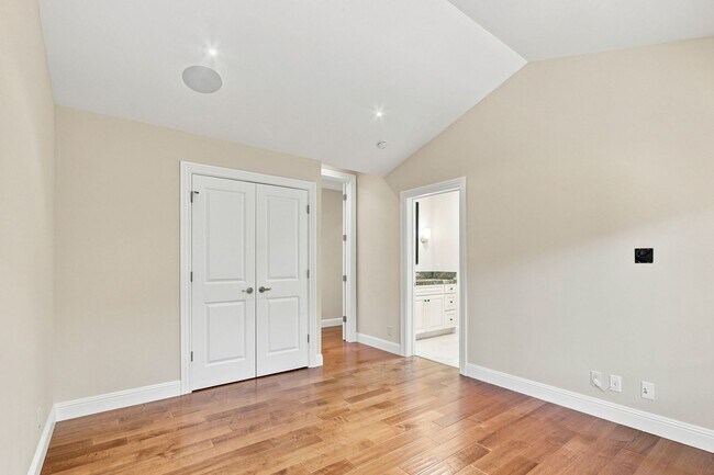 Building Photo - Beautiful 4-Bedroom 3.5-Bathroom Los Gatos Home