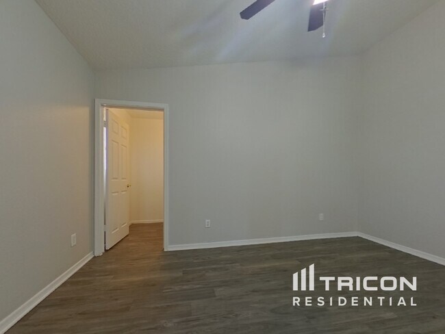 Building Photo - 9343 W Mission Ln