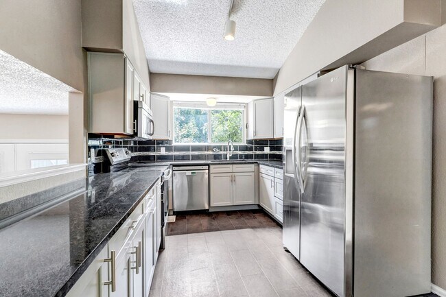 Building Photo - Spacious Home in Castle Rock