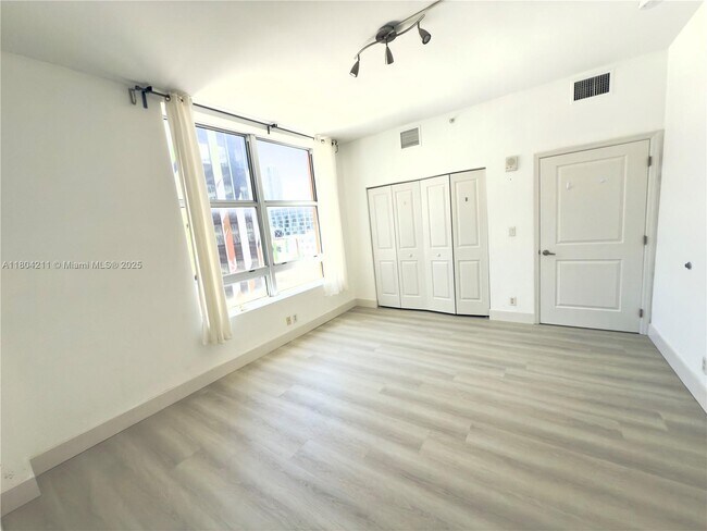Building Photo - 111 E Flagler St