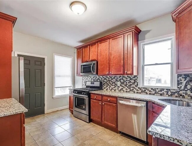 Primary Photo - 36 Dwight St