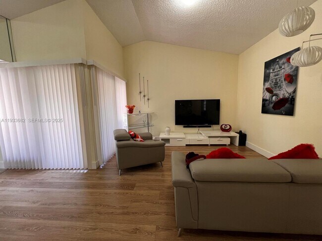 Building Photo - 1301 S Franklin Ave