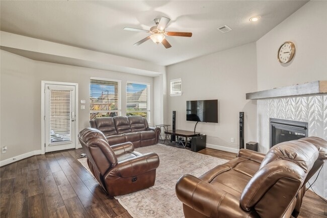 Building Photo - 4301 Meadow Hawk Dr