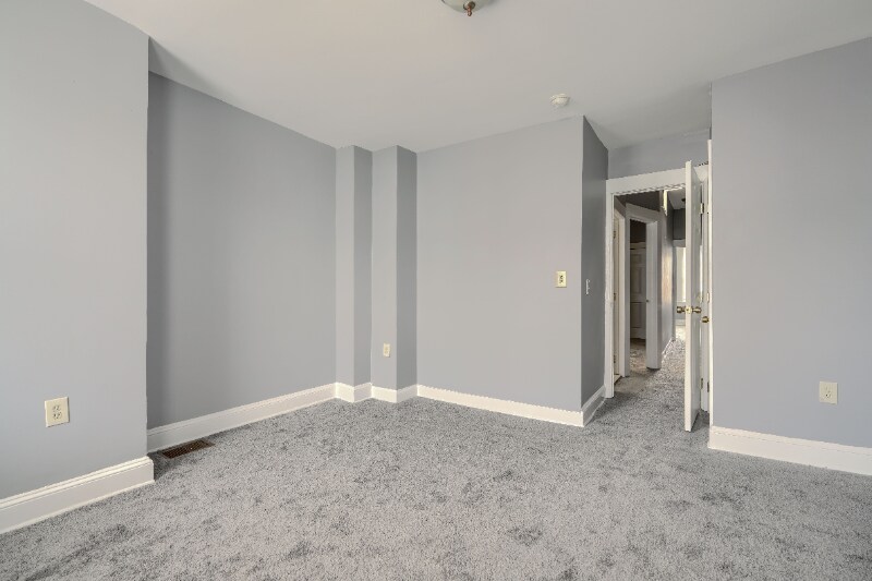 Building Photo - 709 N Linwood Ave