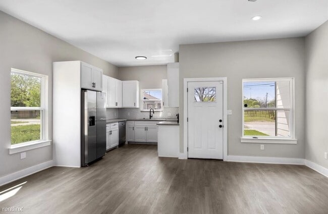 Building Photo - 3 br, 2 bath Duplex - 8408 Prairie View Dr...