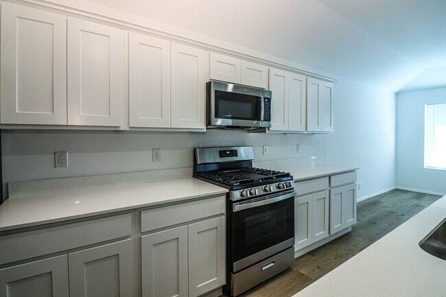 Building Photo - 3126 S 15th Pl