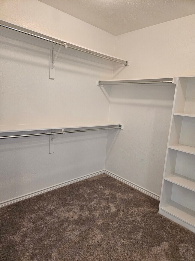 Building Photo - 3913 Davis Cir