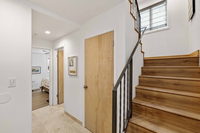 Building Photo - 121 Marine Pl