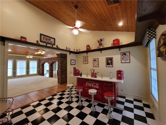 Building Photo - 5110 N Valadez St