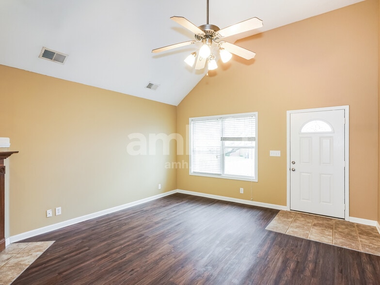 Building Photo - 1004 Hendricks Ct