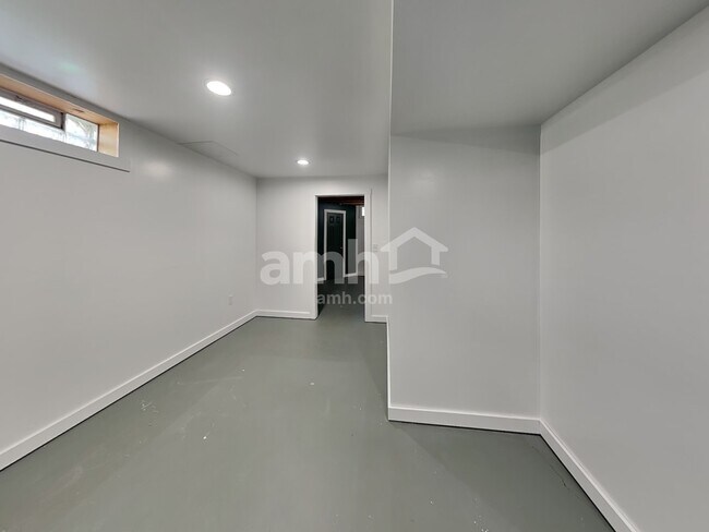 Building Photo - 402 Rolling Acre Dr