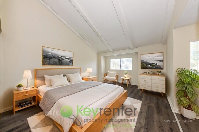 Building Photo - Exclusive Newport Terrace Condos - Trails to the Beach!