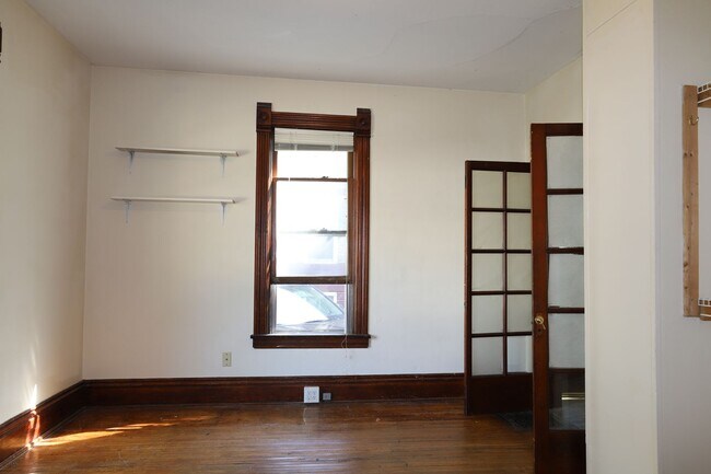 Front Room 2 - 414 S Mills St