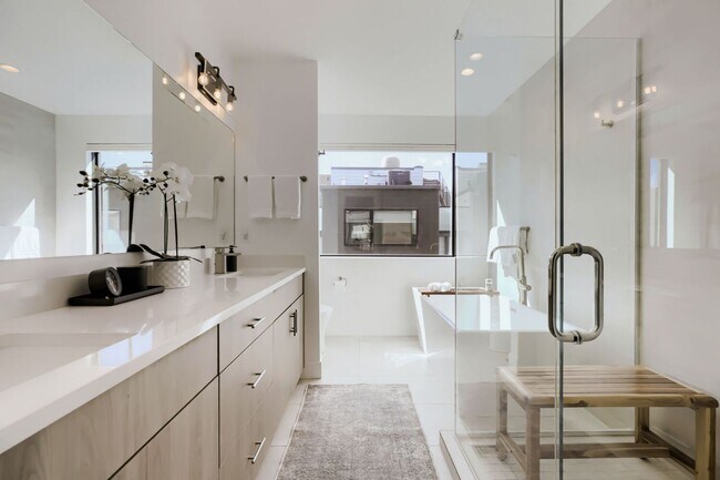 Building Photo - Stylish 2BR Boulder Retreat | Rooftop Deck & Prime Location
