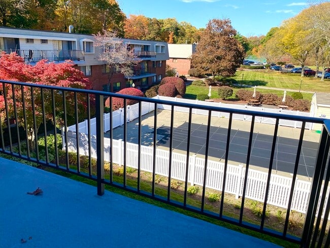 Building Photo - 573 Broad St