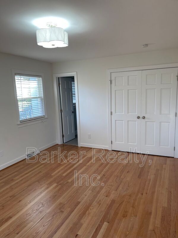 Building Photo - 1008 Deerfield Rd