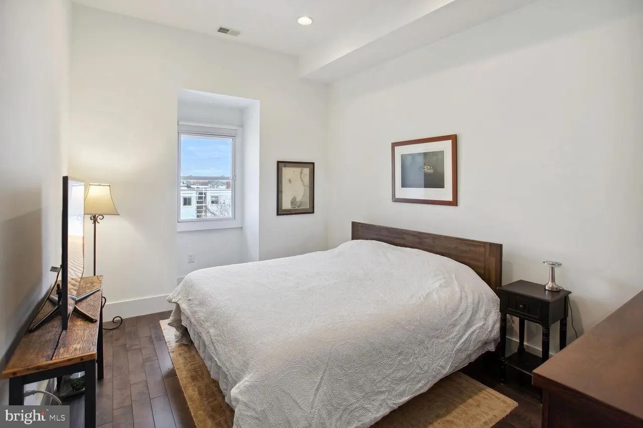 Building Photo - 1230 Fairmont St NW