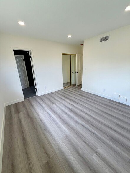 Building Photo - 5301 Dubois Ave