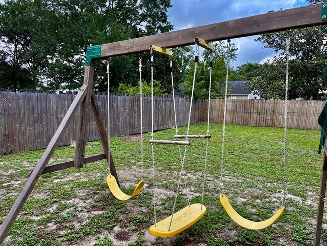 Building Photo - 910 Ave A