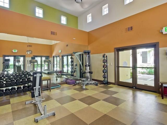 Building Photo - Meticulously Maintained 3 Bed 3 Bath Townh...