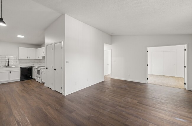 Building Photo - Ivy I | Elevated 3 Bedroom