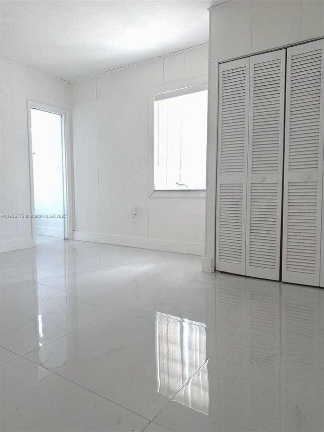 Primary Photo - 61 SW 58th Ct