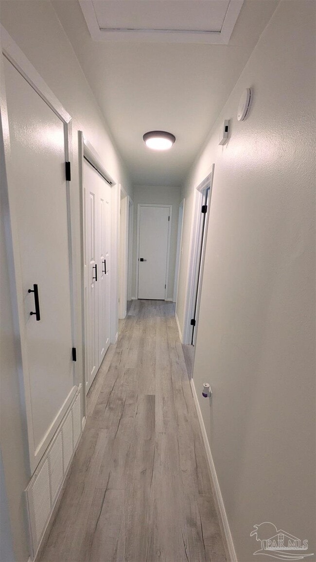 Building Photo - 9644 Hollowbrook Dr