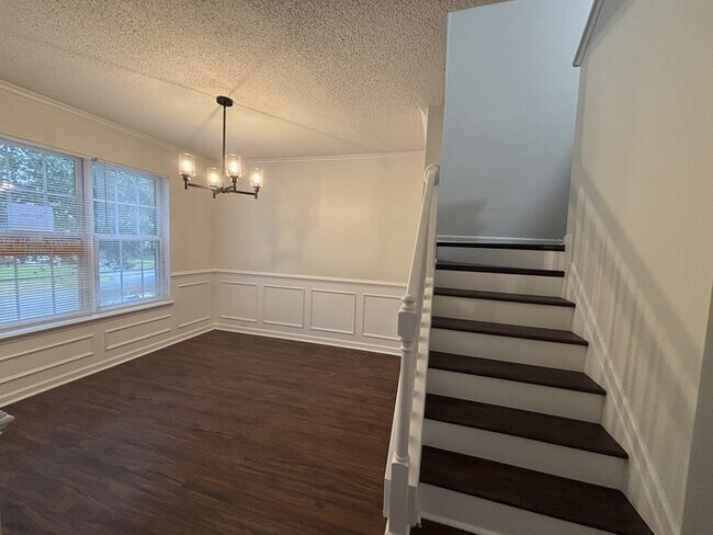 Building Photo - Newly Renovated 3 BR 2.5 Bath home in Oak ...