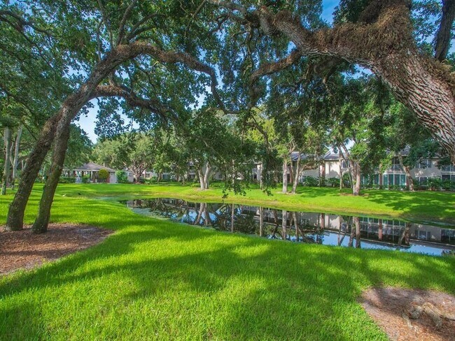 Building Photo - 101 E Park Shores Cir