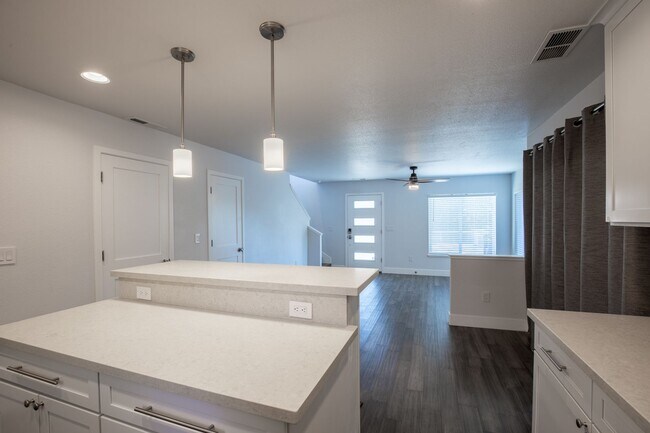 Building Photo - 1056 Watt St