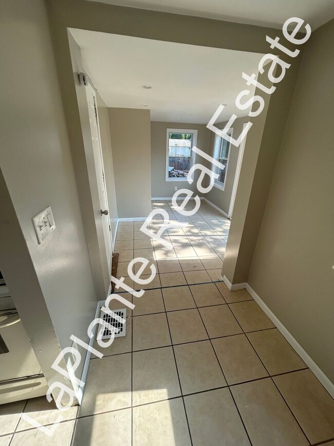 Building Photo - 3510 Wallwerth Dr