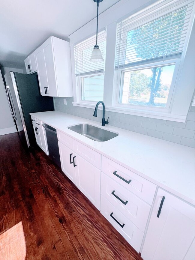 Building Photo - 3 Bed | 2 Bath | 1+ Acre | 2-Car Garage | ...